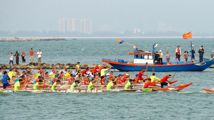 Traditional boat race excites crowds in Da Nang